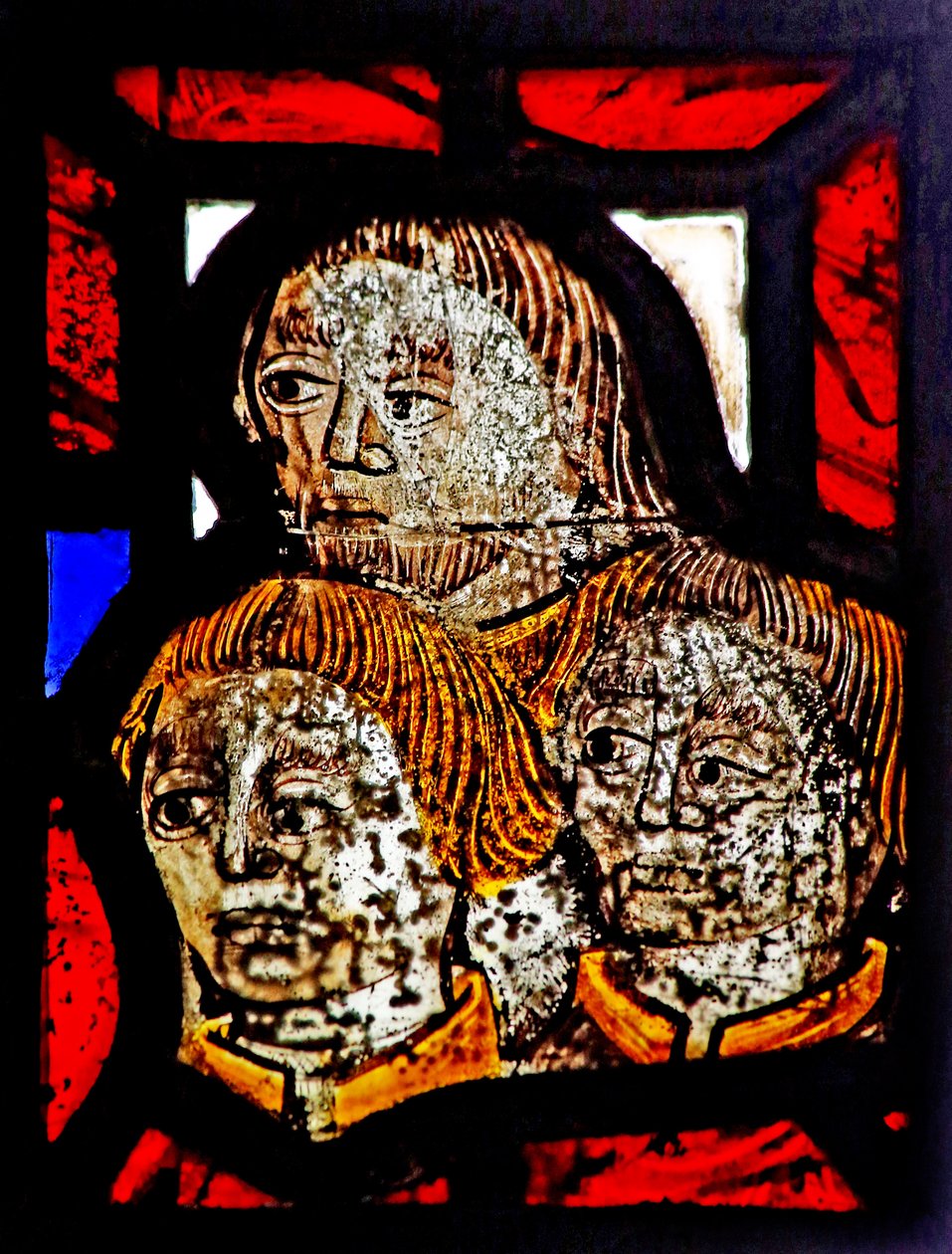 Vindue s6, der viser et nulstillet fragment med tre hoveder af English School