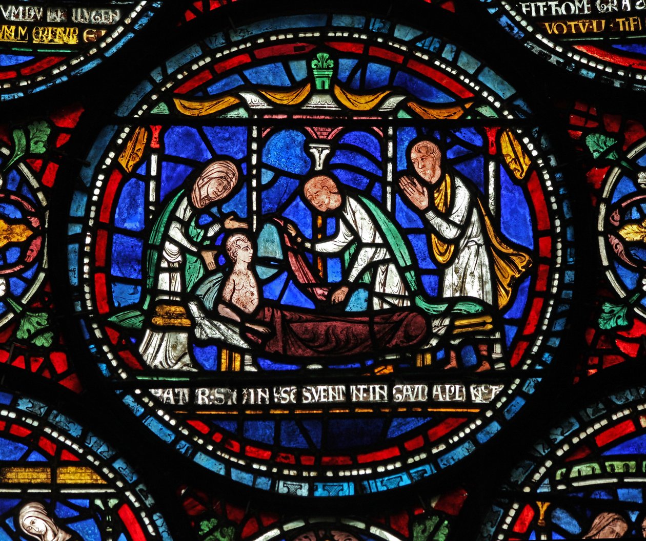 Window s6, der viser en scene fra et St Thomas Becket Miracle-vindue: Cicely of Plumstead(?) sætter sig op på sin båre af English School