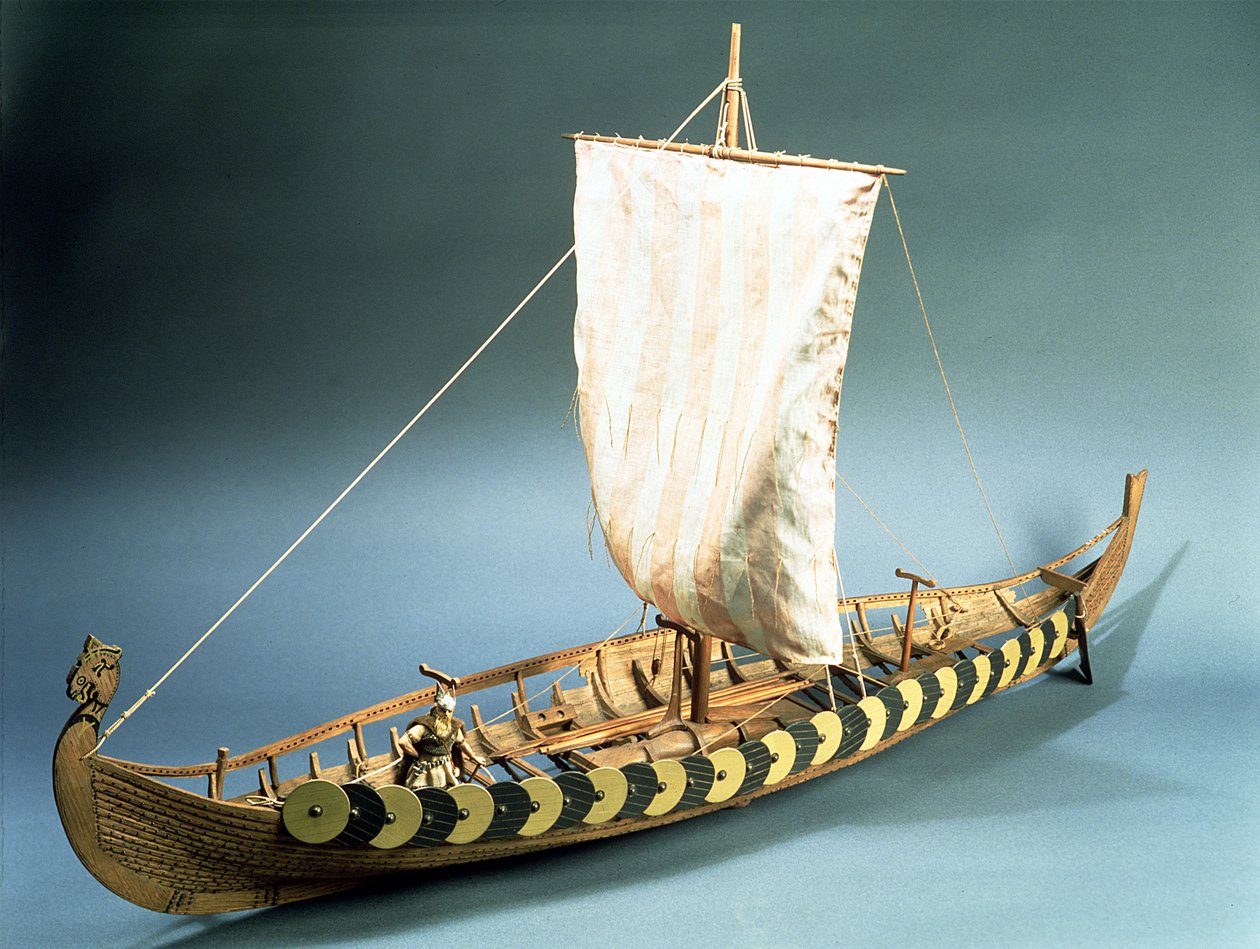 Rigget model af et vikingeskib fundet ved Gokstad, Norge i 1880 (træ) af English School English School