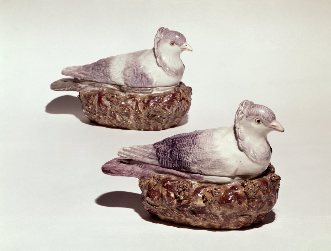 Et par Staffordshire keramikterriner i form af duer, ca. 1790 (keramik) af Enoch Wood