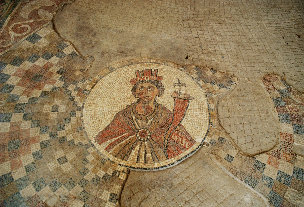 En mosaik, der viser Tyche, lykkens gudinde, fra den halvcirkelformede exedra ved Paladius Street af Erich Lessing