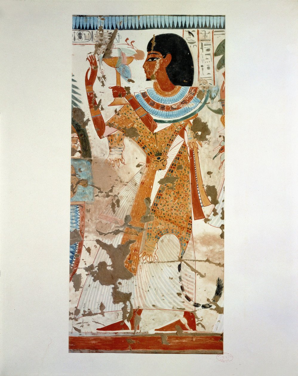 Ypperstepræsten Userhet ofrer en høne ... af Erich Lessing