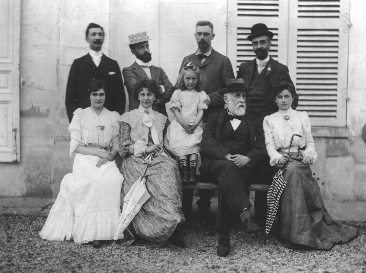 Fra venstre mod højre, bagud til front: Saint-Maurice, Lalo, Poujaud, Alexis Rouart (1869-1921), Julie Manet (1878-1966) kone til Ernest Rouart, Valentine Rouart, Madelaine Rouart, Edgar Degas (1834-1917) , af Ernest Rouart