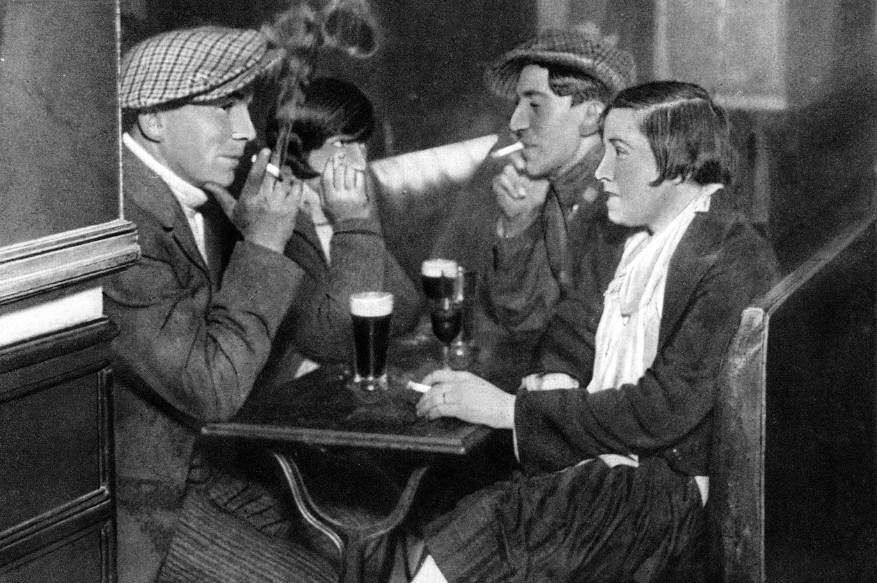 En foursome i en bal-musette, Paris, 1931 af Ernest Flammarion
