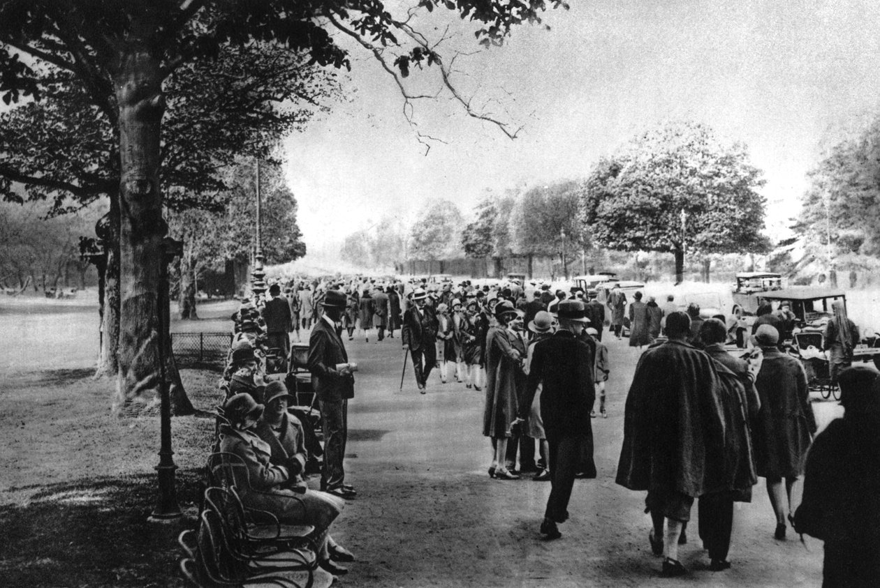 Avenue Foch, der fører fra Etoile til Bois de Boulogne, Paris, 1931 af Ernest Flammarion