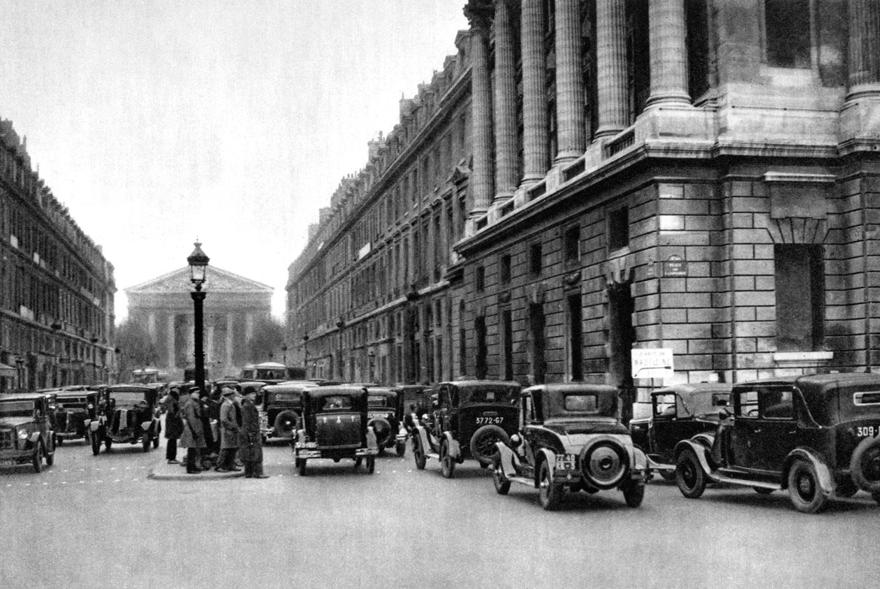 Indgang til Rue Royale med Madeleine på afstand, Paris, 1931 af Ernest Flammarion