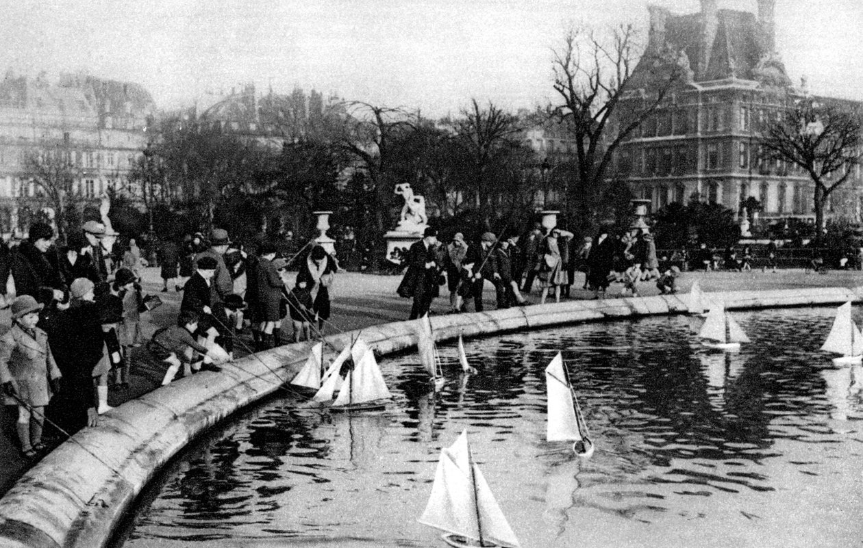 Legetøjsbåde ved Tuilerierne, Paris, 1931. af Ernest Flammarion