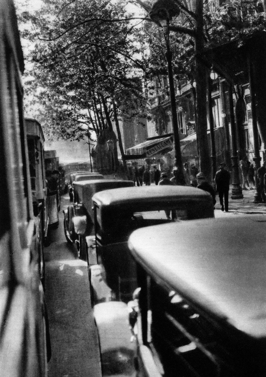 Trafik på Grands Boulevards, Paris, 1931. af Ernest Flammarion