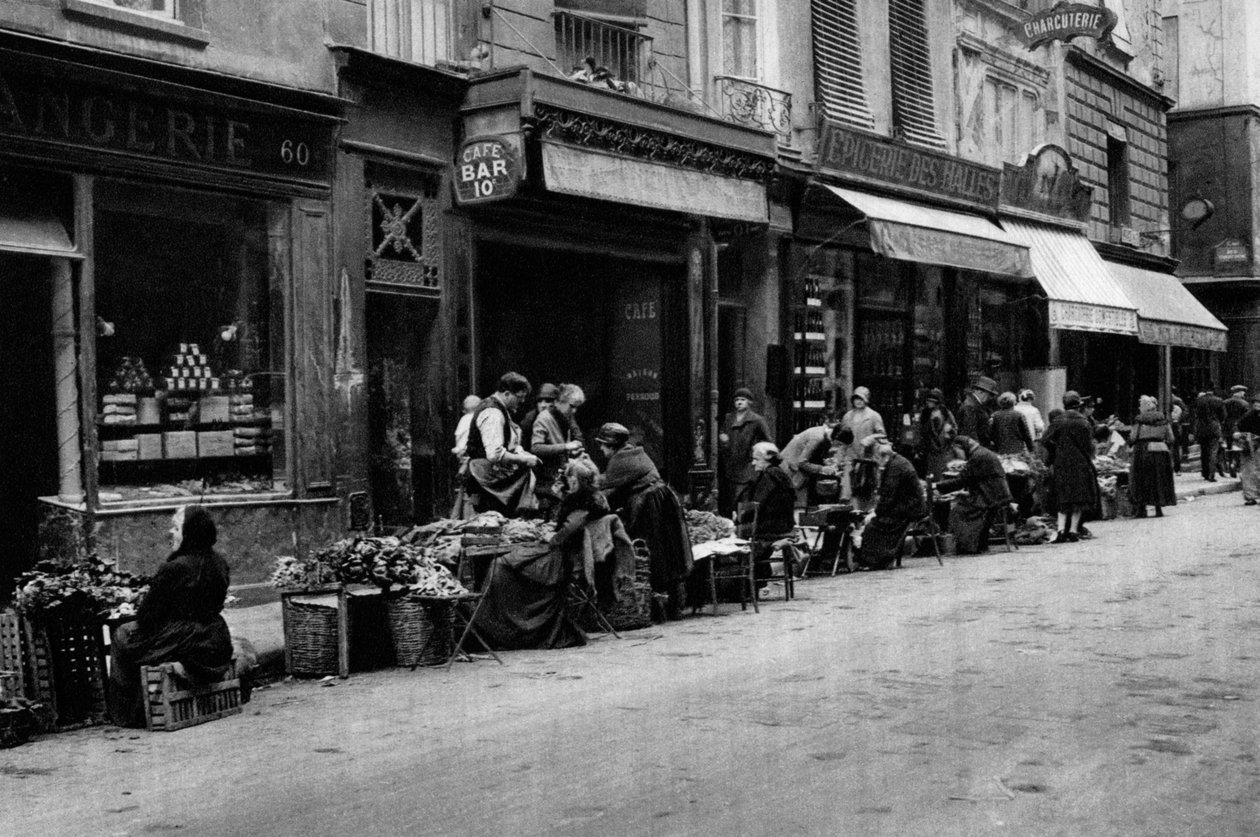 Grøntsagssælgere i det centrale markedskvarter, Paris, 1931. af Ernest Flammarion