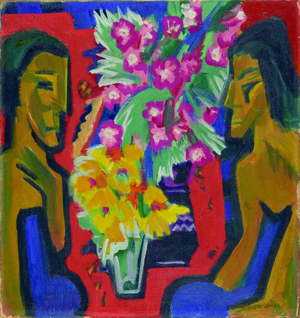 Stilleben med to træfigurer og blomster af Ernst Ludwig Kirchner