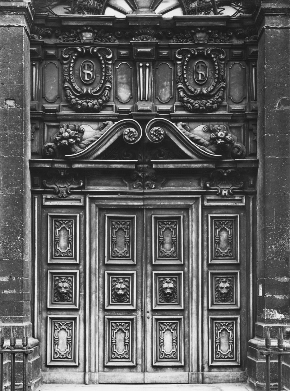 Udsigt over facaden af Saint-Paul-Saint-Louis-kirken, Paris, hovedportalen, 1627-41 af Etienne and Derand, F. Martellange