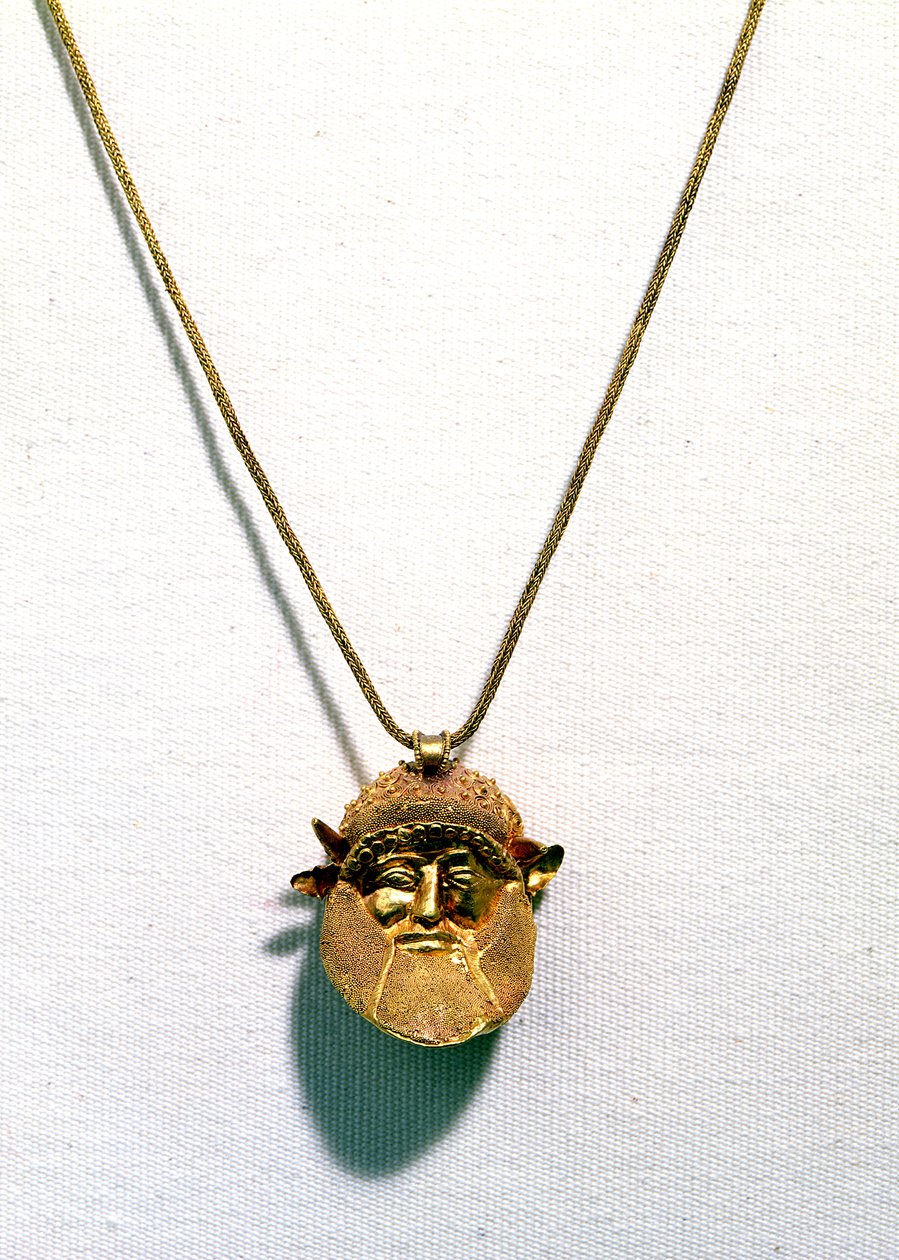 Vedhæng med hovedet af flodguden Achelous (guld) af Etruscan