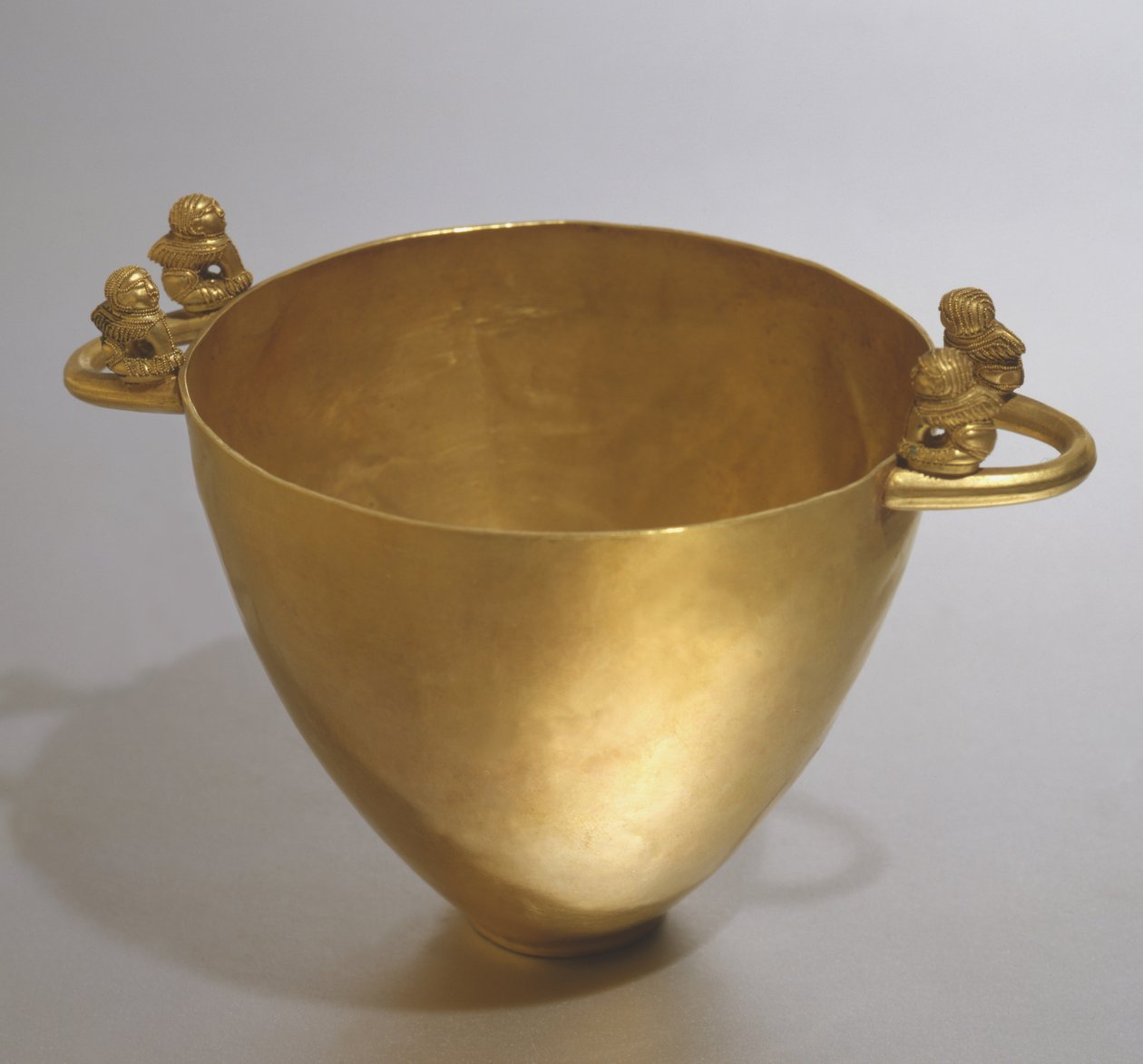 Skyphos fra Palestrina (guld) af Etruscan