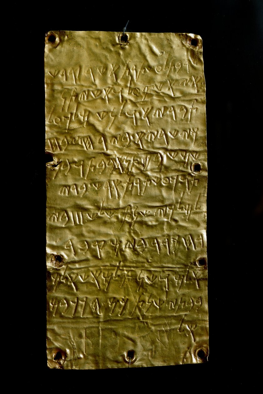 Antik etruskisk: tavler (lameller) af Pyrgi i guld indgraveret med fønikiske inskriptioner dedikeret til gudinden Astarte. Slut 6.-begyndelse 5. århundrede f.Kr. Svag. 19,3 cm Rom, Museo Nazionale di Villa Giulia af Etruscan