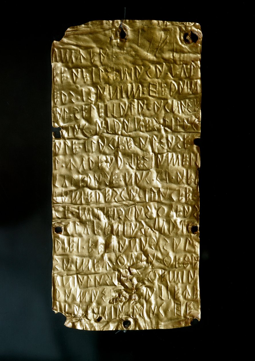 Antik etruskisk: tavler (lameller) af Pyrgi i guld indgraveret med inskriptioner på etruskisk sprog dedikeret til den forenede gudinde. Slut 6.-begyndelse 5. århundrede f.Kr. Svag. 18,5 cm Rom, Museo Nazionale di Villa Giulia af Etruscan