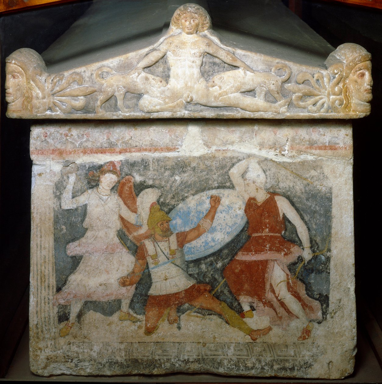 Etruskisk kunst: "Ovenfor: Acteon, der bliver fortæret af sine hunde. Amazon-sarkofag. Slutningen af det 4. århundrede f.Kr. Fra Tarquinia. Firenze, Museo Archeologico af Etruscan