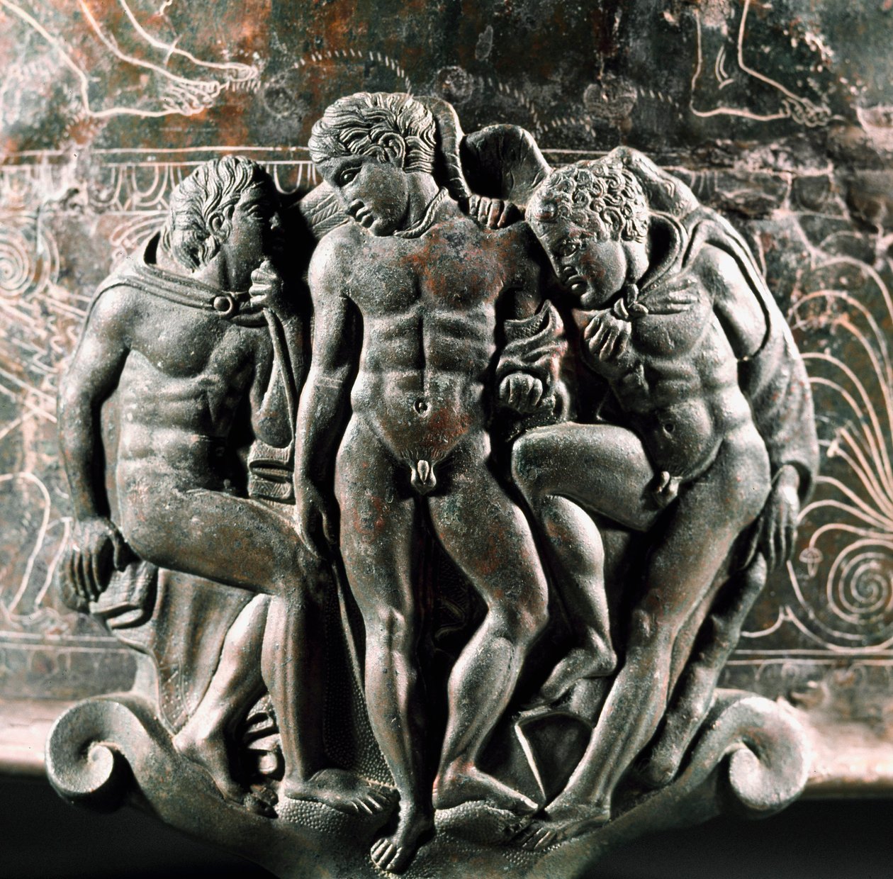 Etruskisk kunst: detalje af foden af bronze Ficoroni Cistus, der repræsenterer Hercules, Iolaos og Eros mellem dem. Fra Preneste (Palestrina). 340 f.Kr. Museo Nazionale di Villa Giulia, Rom af Etruscan