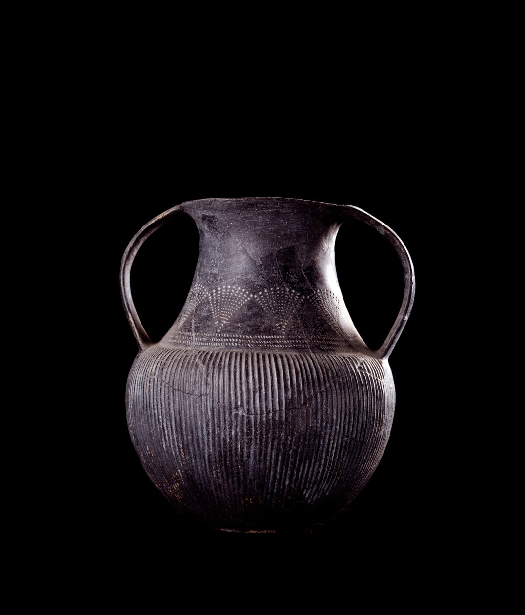 Etruskisk civilisation: sort bucchero amfora, fra Veio, nekropolis Monte Michele, Italien - 7. århundrede f.Kr. af Etruscan