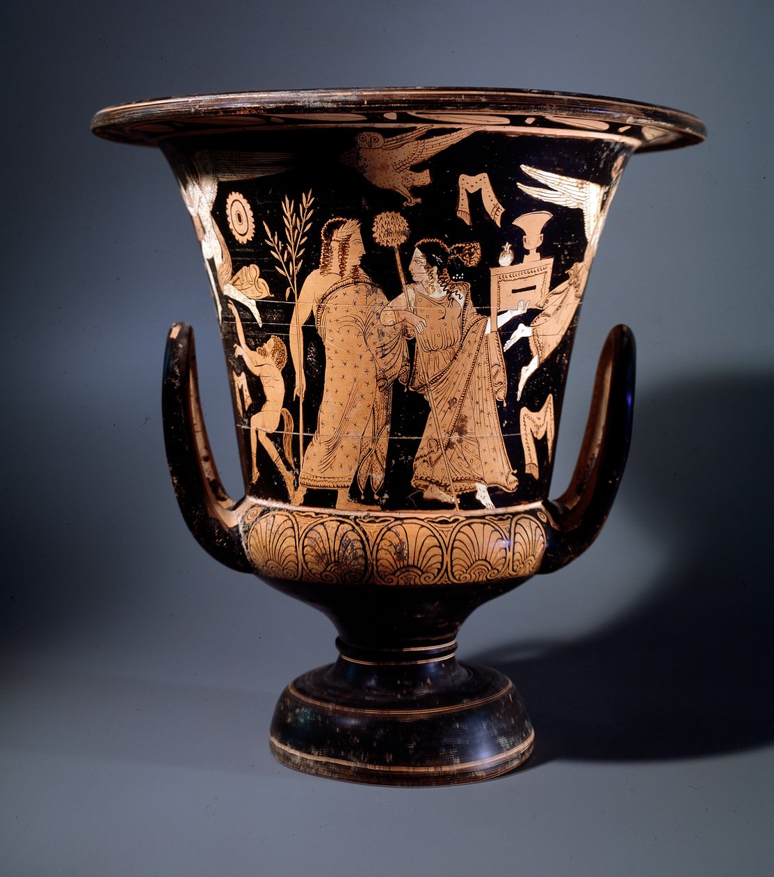 Etruskisk civilisation: terracotta kraterindretning af maleren af Nazzano, der repræsenterer Apollo og en menade, 350 f.Kr. Dim 57 cm, Fra stedet for Civita Castellana af Etruscan