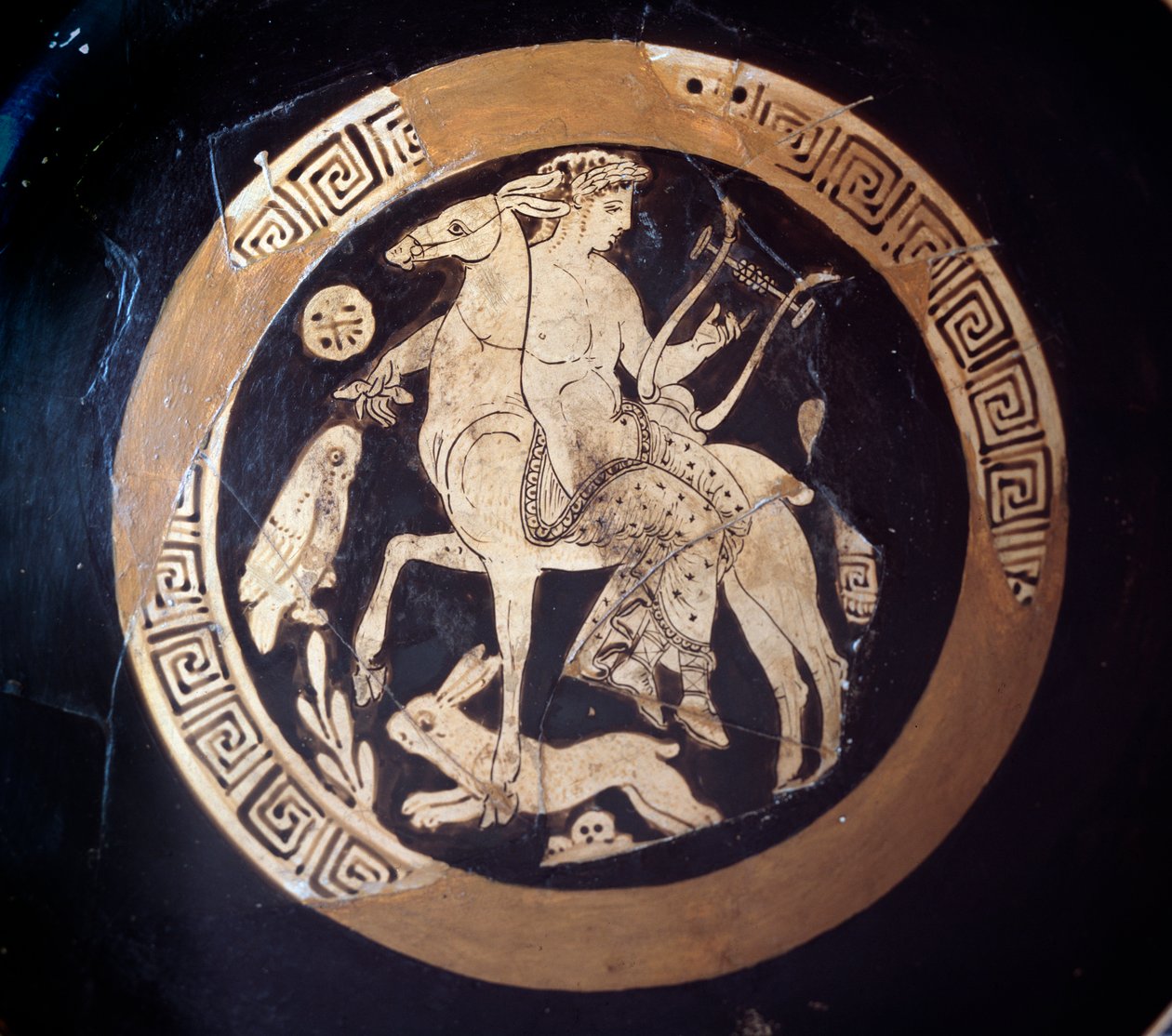 Kylix med repræsentation af Apollon på en mulet, terracotta, 4. århundrede f.Kr af Etruscan