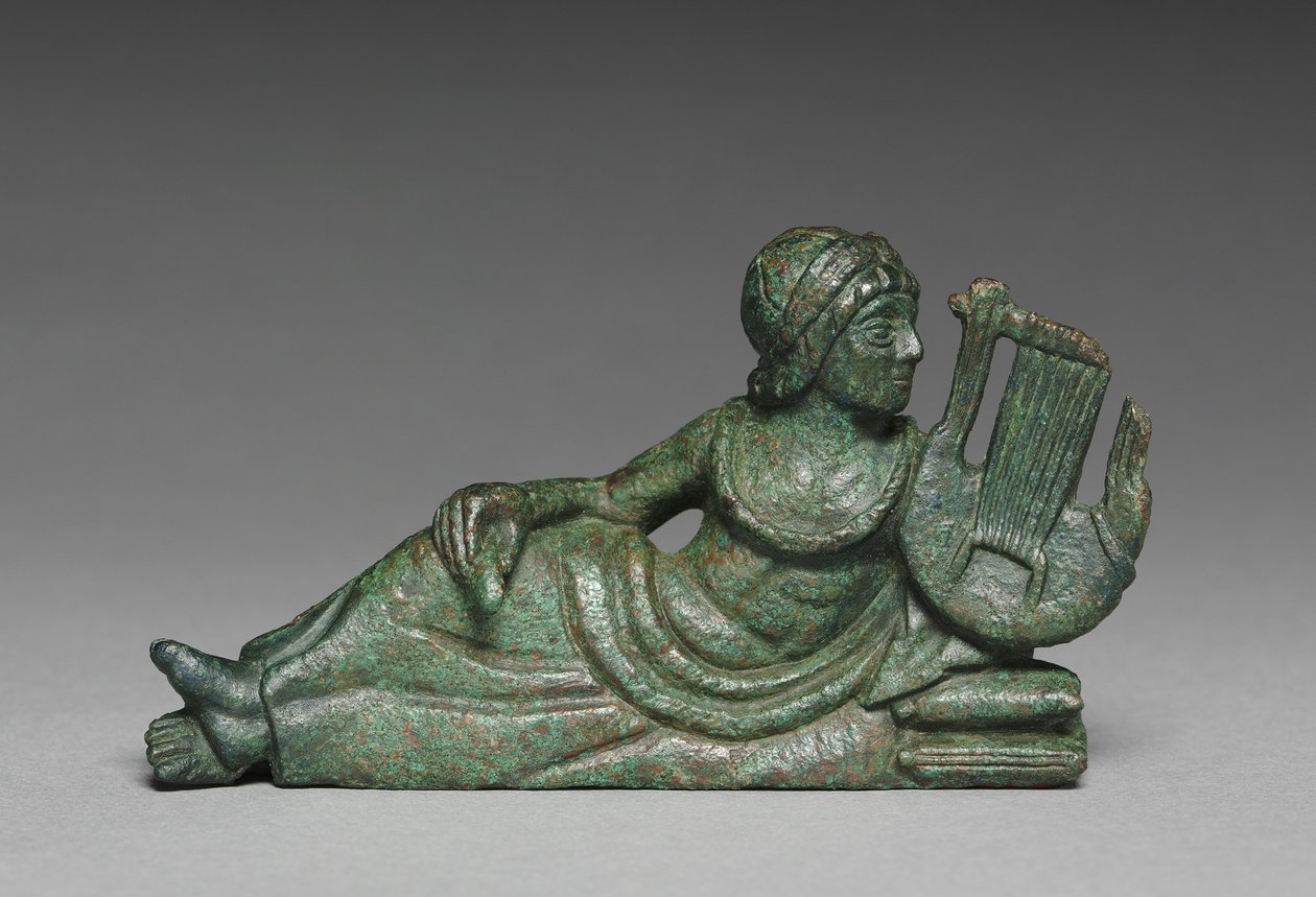 Karpynt af liggende lyrespiller, Italien, ca. 400-375 f.Kr af Etruscan
