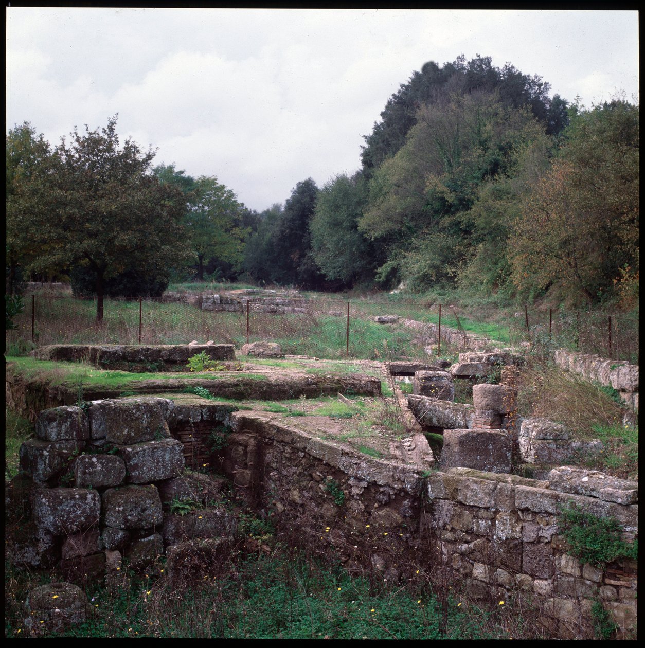 Etruskisk civilisation: udsigt over stedet for Veio (Veies) 8.-4. århundrede f.Kr. (etruskisk kunst: udsigt over stedet for Veii, 8.-4. århundrede f.Kr.) Lazio Italien af Etruscan Etruscan