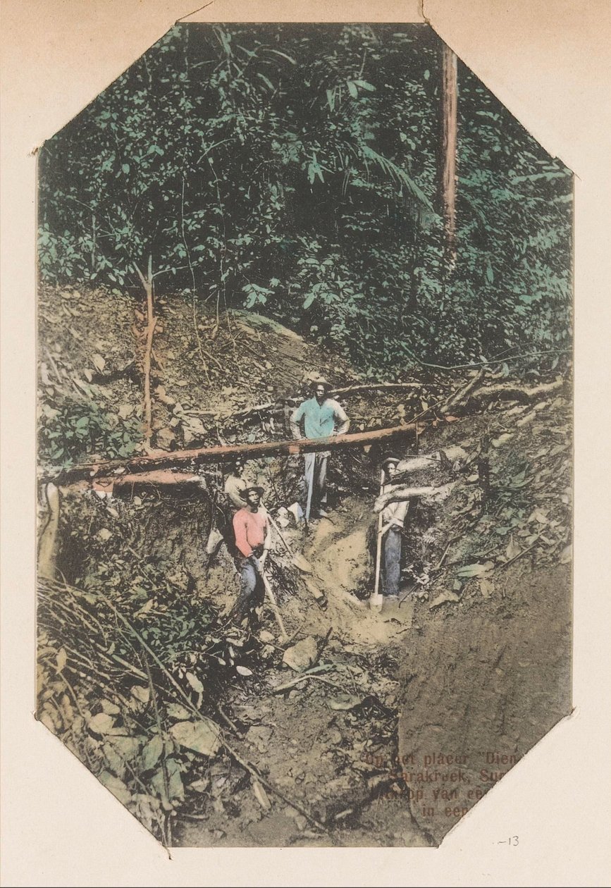 Guldgravere ved en placer På placeren Dien mersi Sarakreek, Surinam ...hovedet af et kvartsrev i en kløft (titel på objektet) af Eugen Klein