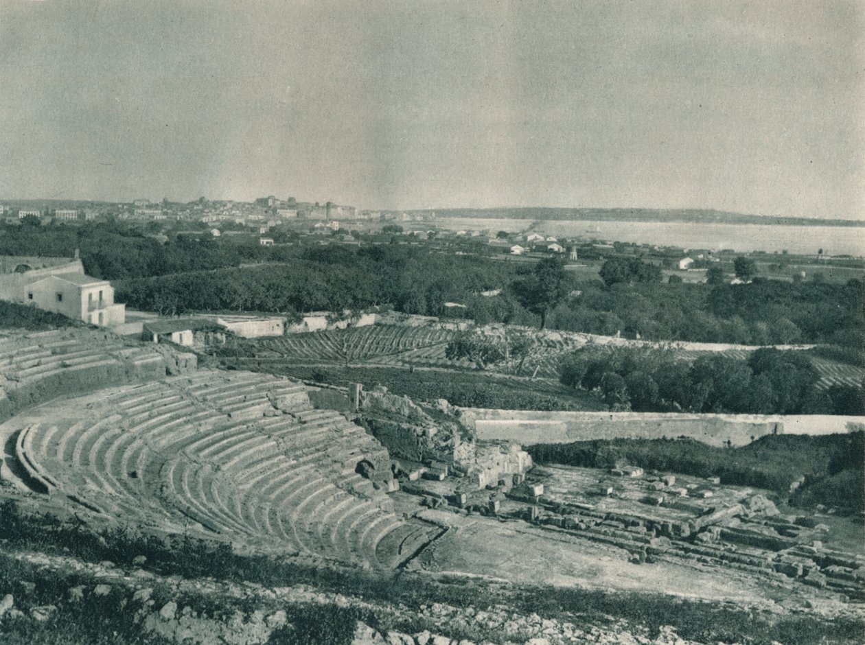 Udsigt over byen fra det græske teater, Syracuse, Sicilien, Italien, 1927 af Eugen Poppel