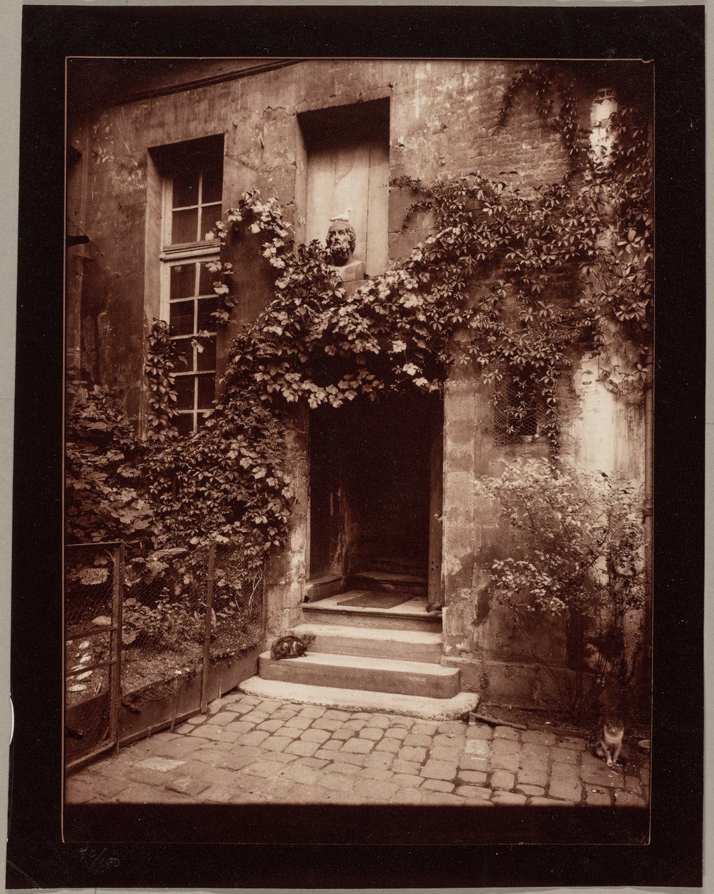 Gård i Rouen af Eugène Atget