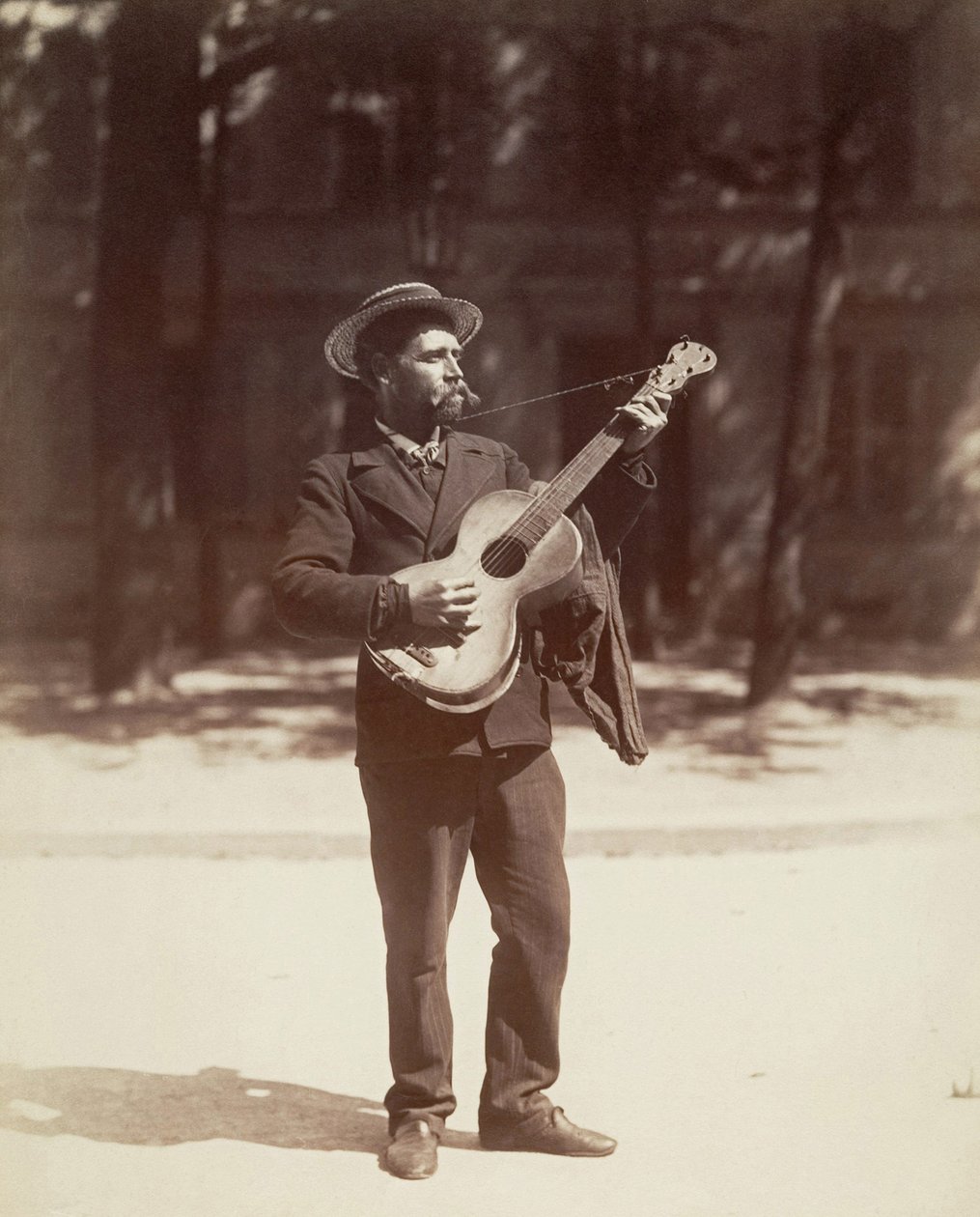 Guitarspiller, Paris af Eugène Atget