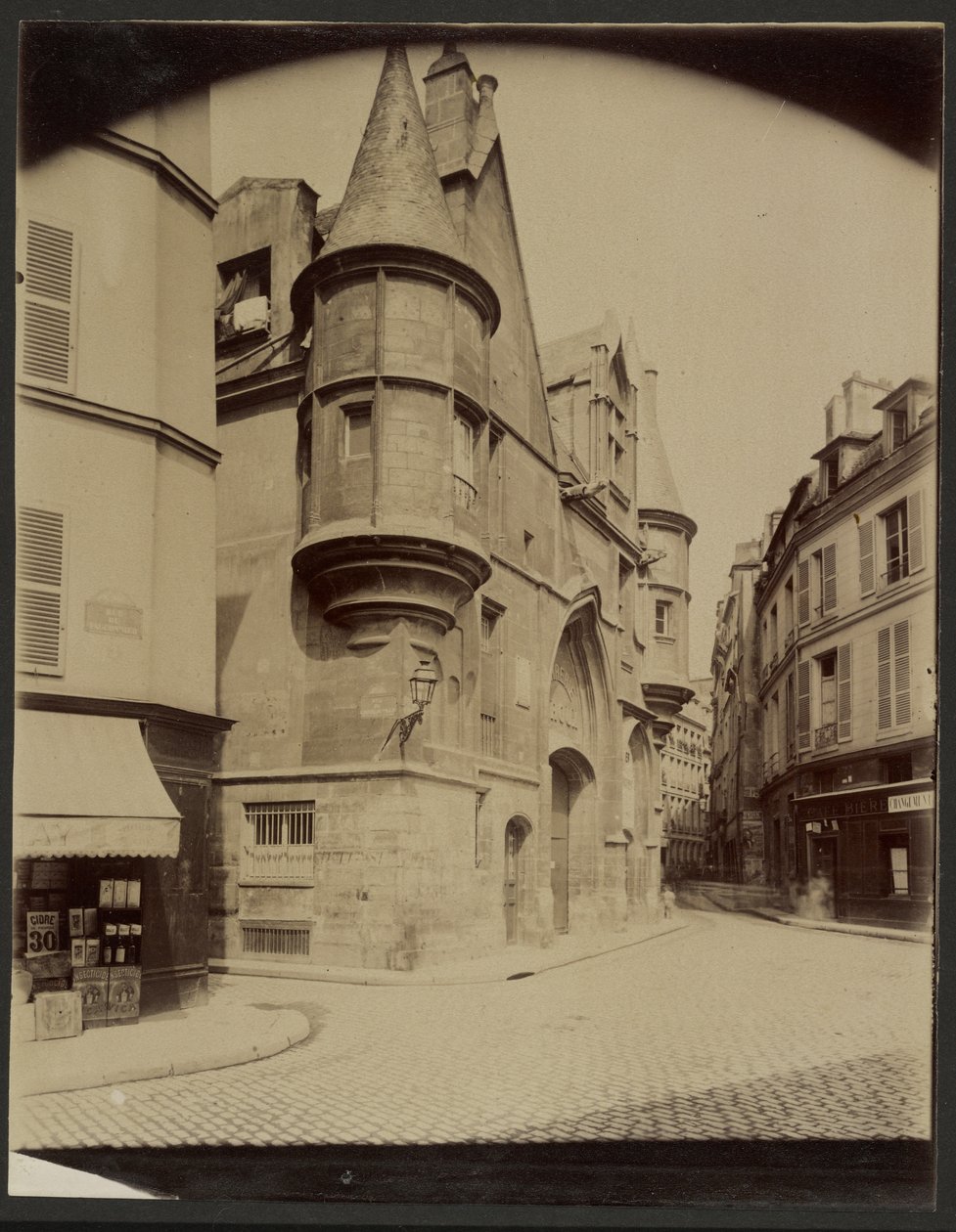 [Hôtel de Sens, nu Bibliothèque Forney] [rue du Riguier, 4. arrondissement] af Eugène Atget