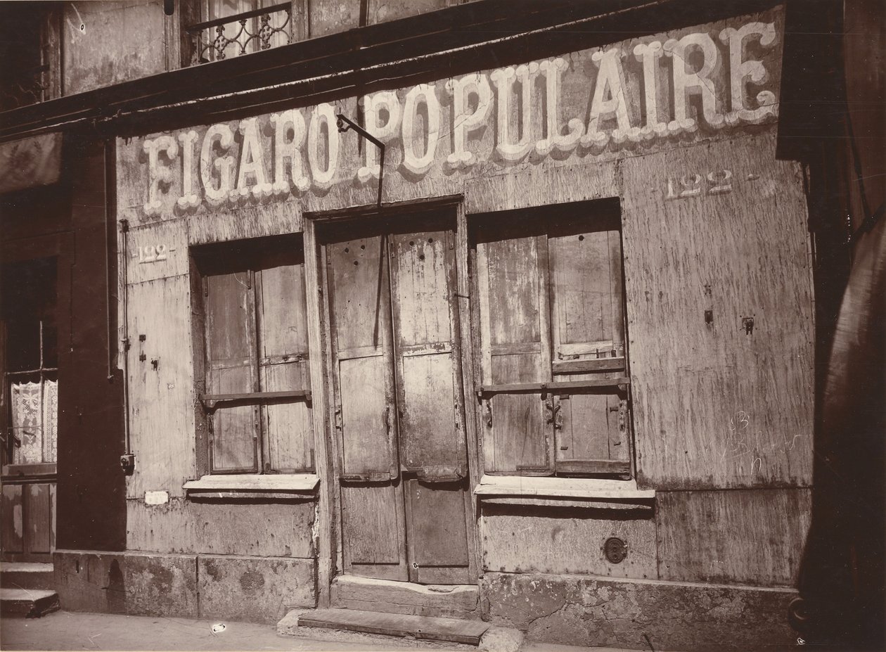 Le Figaro populaire, 122 Boulevard de la Villette (barbershopfacade, 122 Boulevard de la Villette) af Eugène Atget