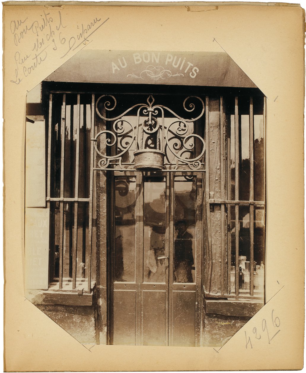 Side fra albummet "Documents for the History of Old Paris", c.1910 af Eugène Atget