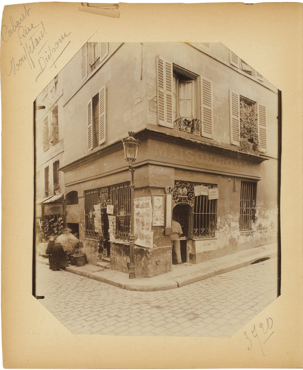 Side fra albummet "Documents for the History of Old Paris", c.1910 af Eugène Atget