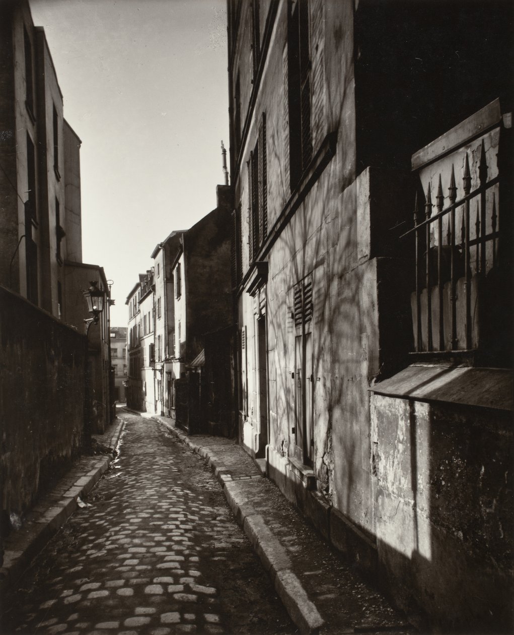 Rue St. Rustique, marts 1922 af Eugène Atget
