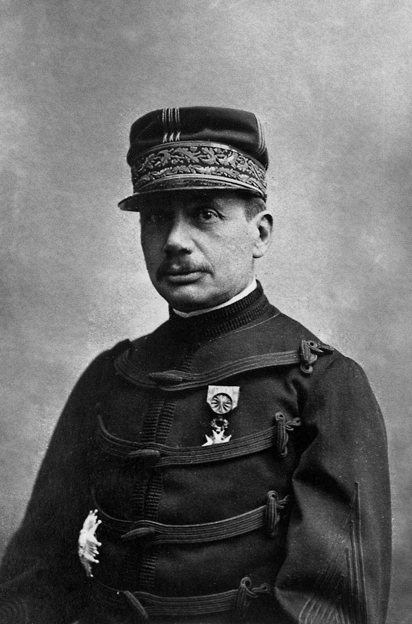 General Gaston Borgnis Desbordes (1859-1901) militær fransk studerende på den polytekniske skole, efter en militær karriere i flådens artisteri fik han kommandoen som leder af tropperne i Indokina, fotograferet af Eugene Pirou omkring 1880-1 af Eugene Pirou