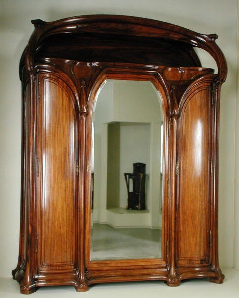 Garderobe med centralt spejl, ca. 1900 (akacie) af Eugene Vallin
