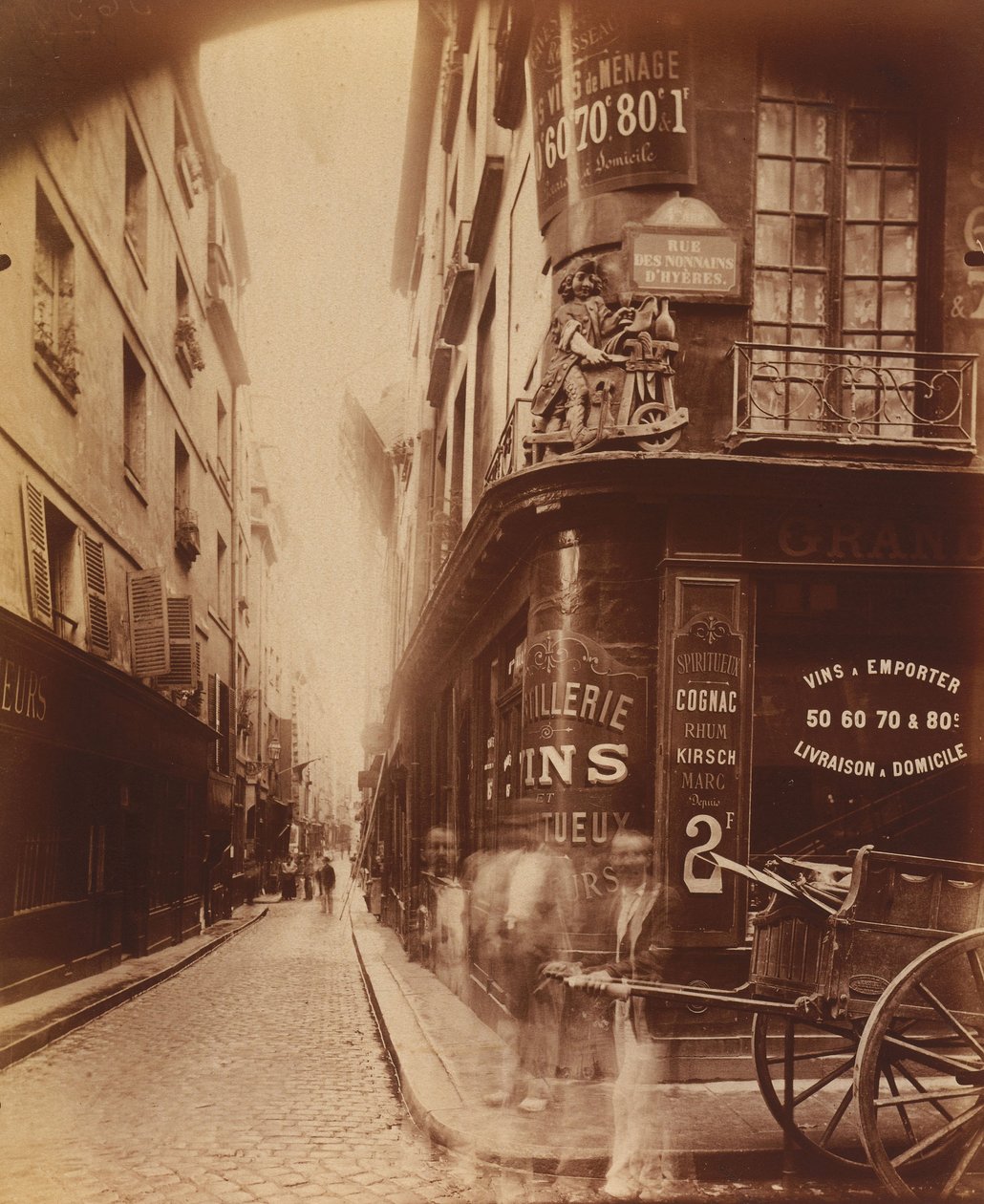 Rue des Nonnains dHyères af Eugène Atget