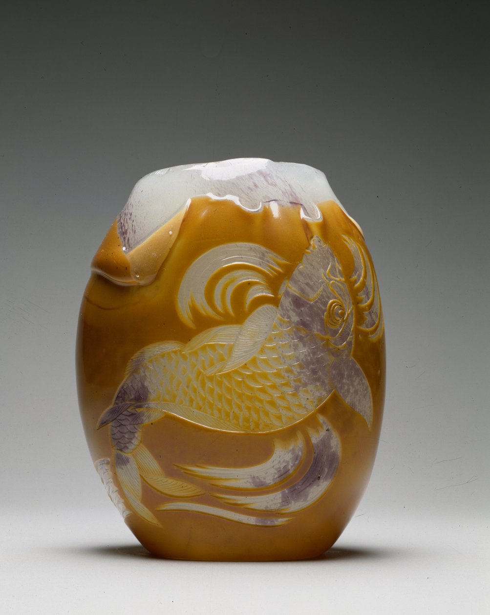 Karpevase, 1788-84 (lagdelt og graveret glas) af Eugène Rousseau