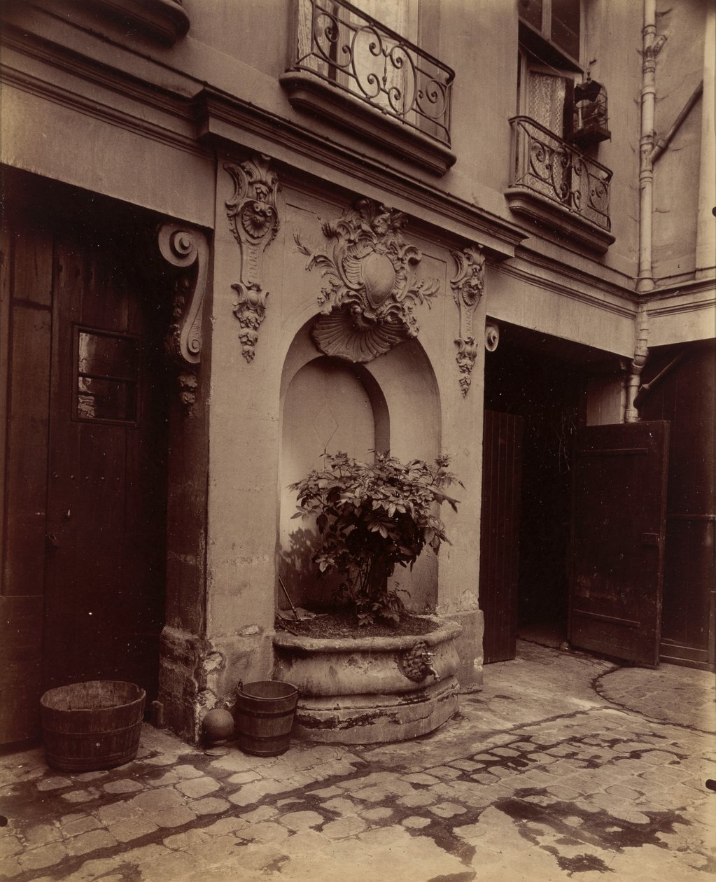 Tidligere hotel for parlamentarikere, 3 Rue des Lions af Eugène Atget