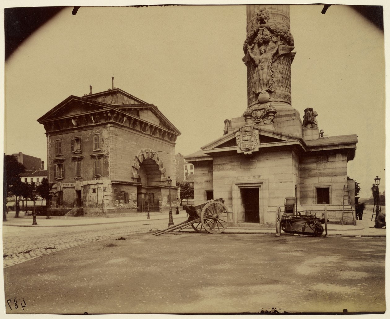 Tidligere tronbarriere (pavillon og søjle ved betalingsanlægget) af Eugène Atget