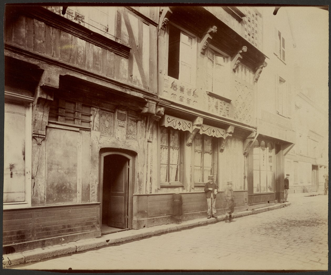 Beauvais, hus Rue de la Manufacture af Eugène Atget