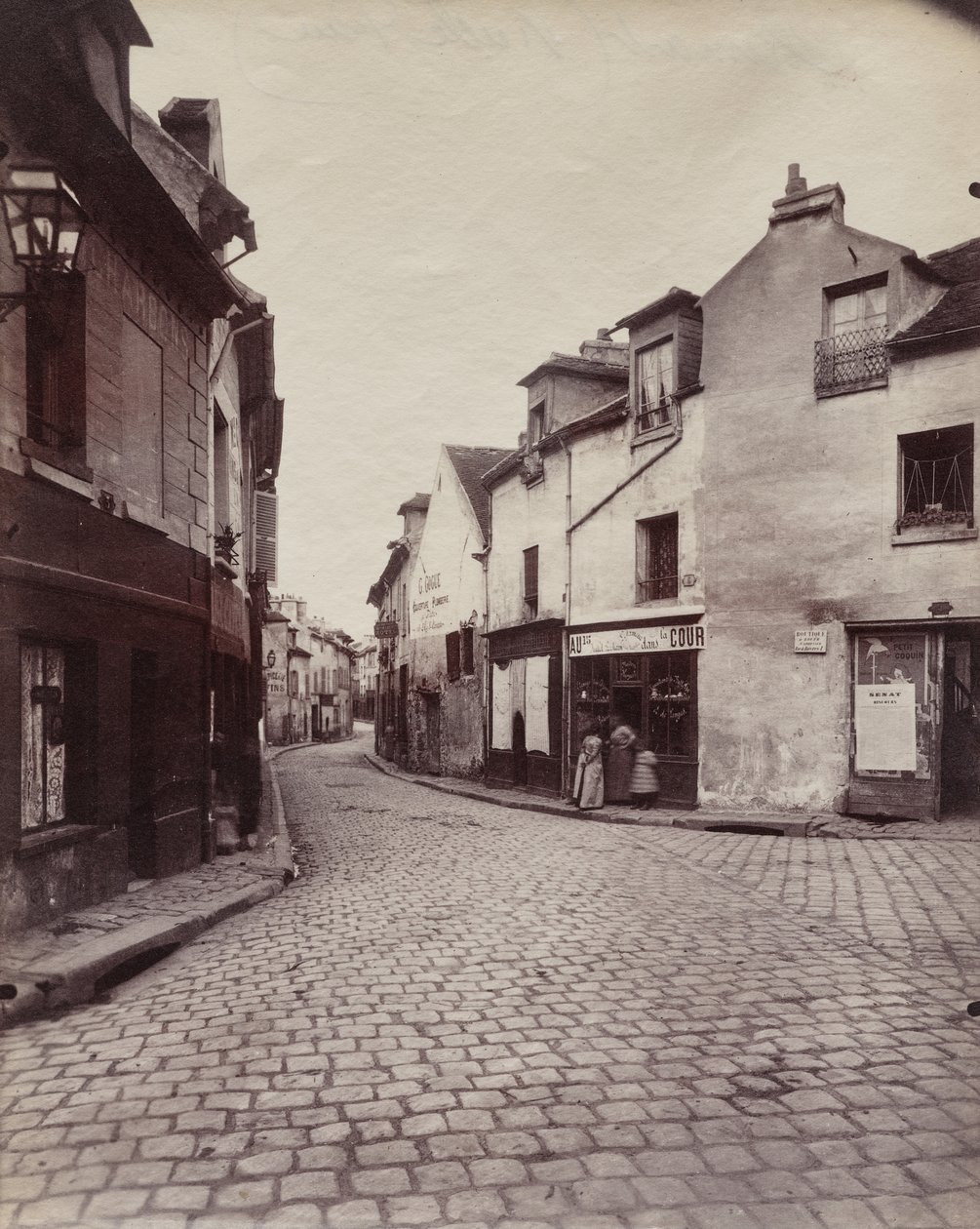 Clamart (Old Street) af Eugène Atget