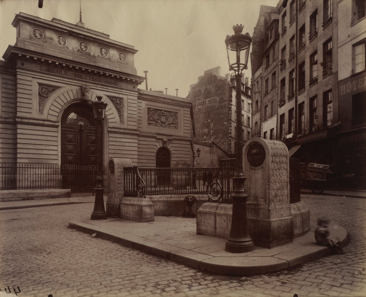 Fontæne af LÉcole Polytechnique, 1902. af Eugène Atget