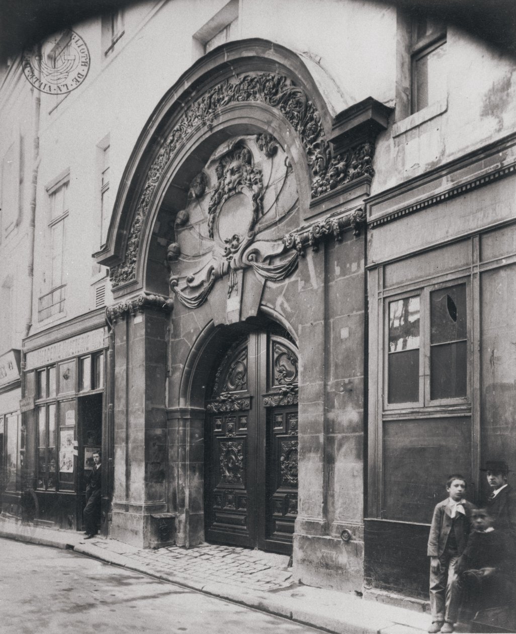 Hotel Chalons Luxembourg, Rue Geoffroy LAsnier, 4th Arrondissement, 1898 af Eugène Atget