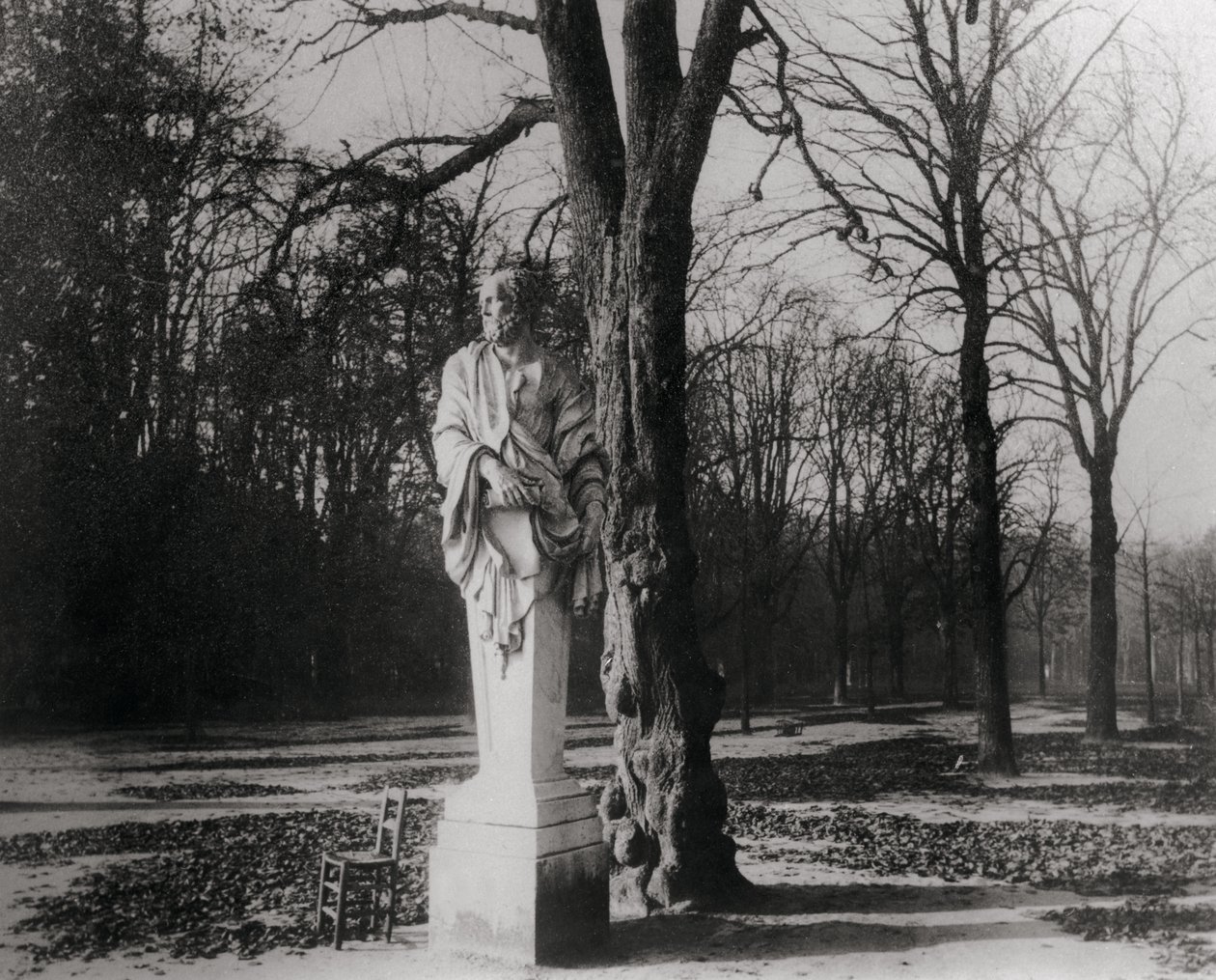 Statue, Tuileries Garden, Paris af Eugène Atget