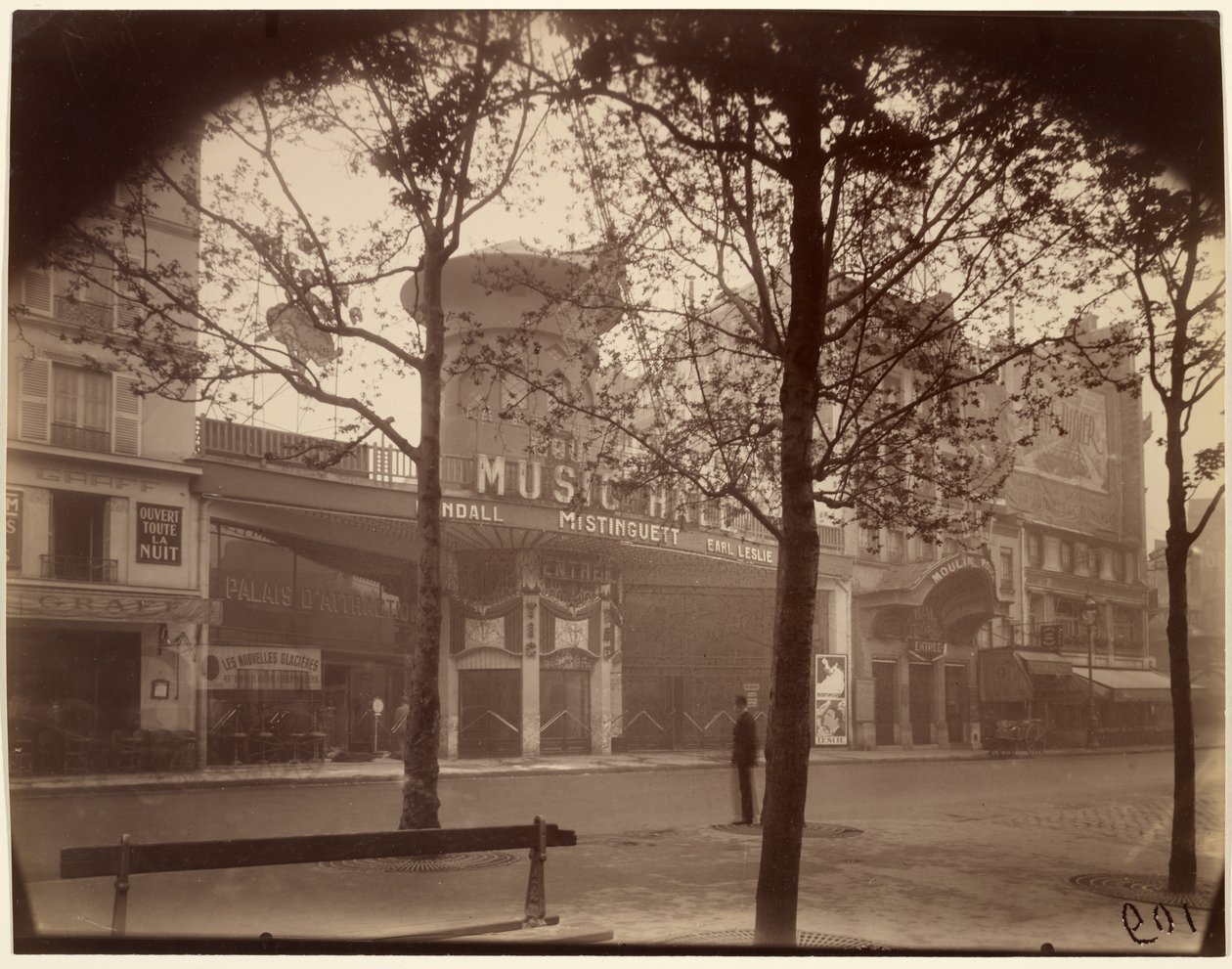 Moulin Rouge af Eugène Atget