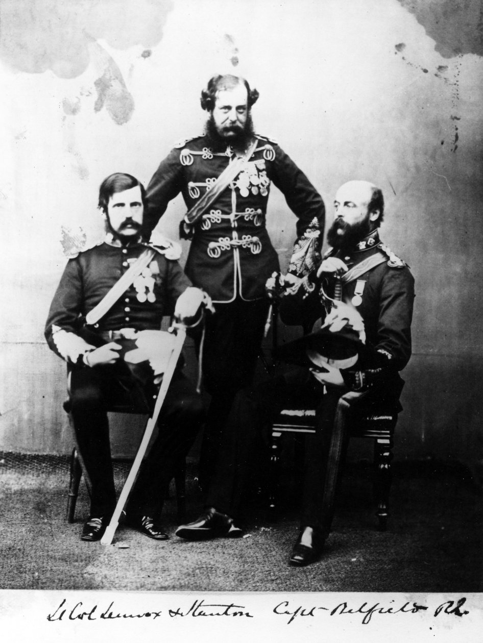 Oberstløjtnant Lennox og Stanton og kaptajn Belfield R.E., ca. 1860 af European Photographer