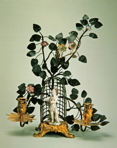 Amor i en have (porcelæn og metal) af European School