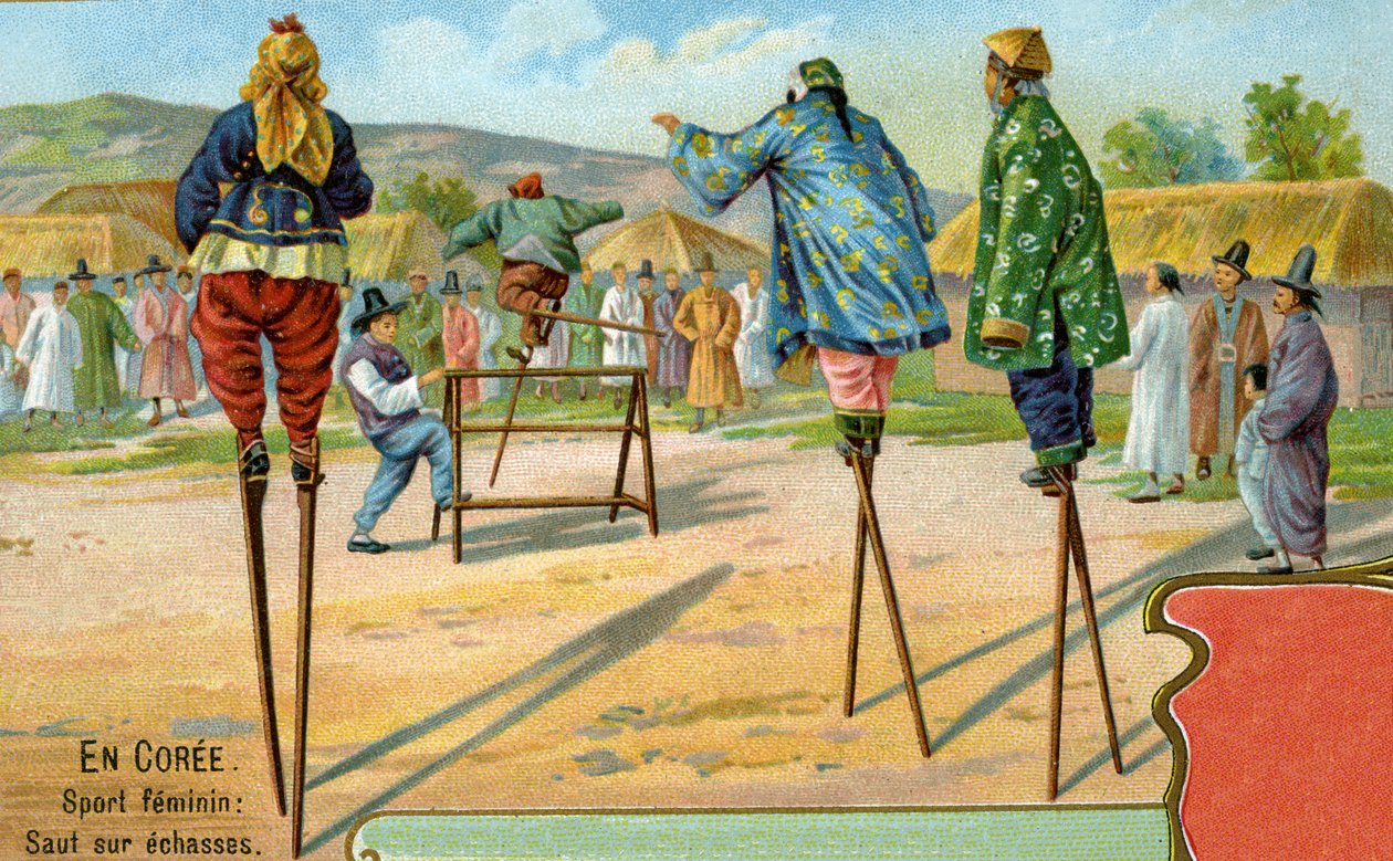 Koreanske kvinder på stylter, der spiller et spil med at hoppe over forhindringer, 1904 af European School